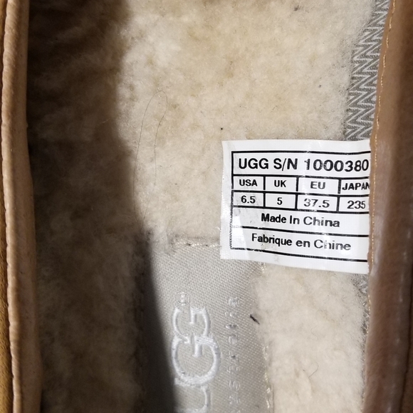 UGG Insulated Rain/Snow Shoes - Picture 7 of 8